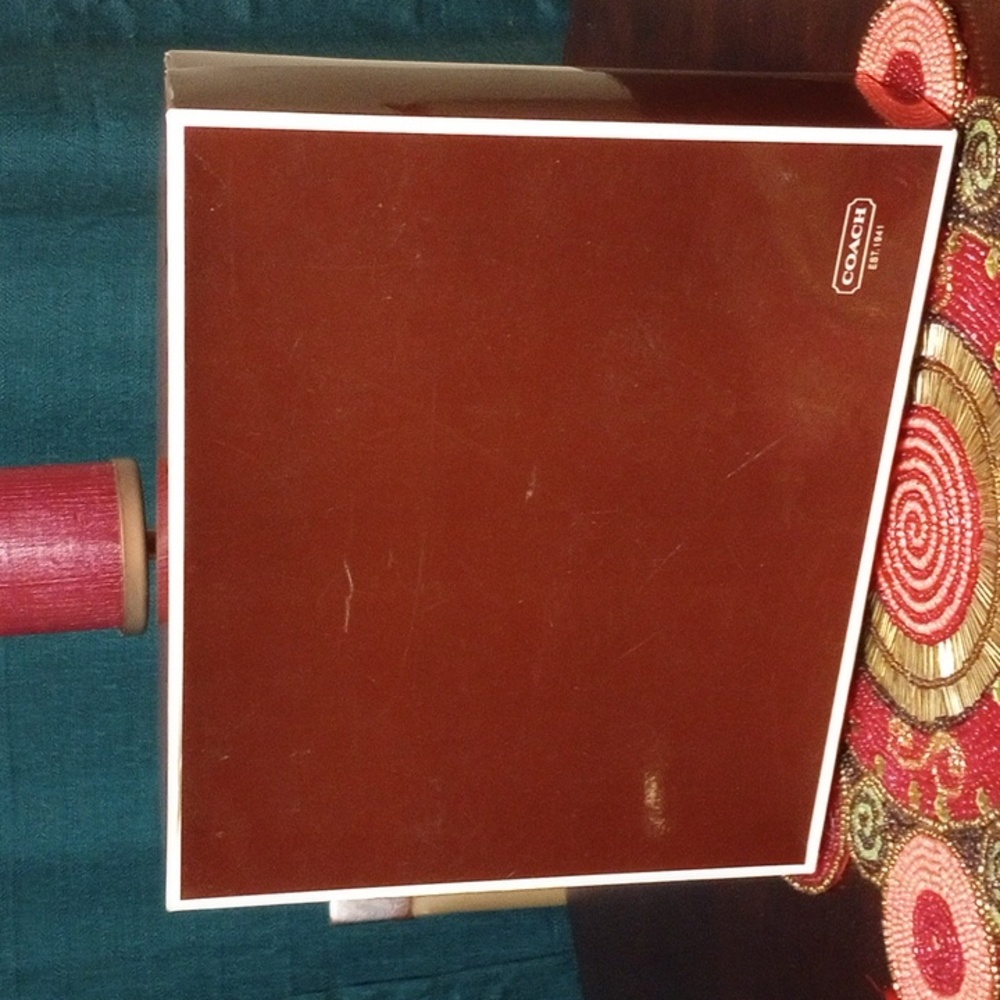 Vintage Coach Gift Box With Tissue - Picture 7 of 17